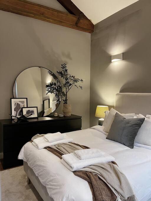 Cosy 2 Bedroom Apartment Todmorden Esterno foto