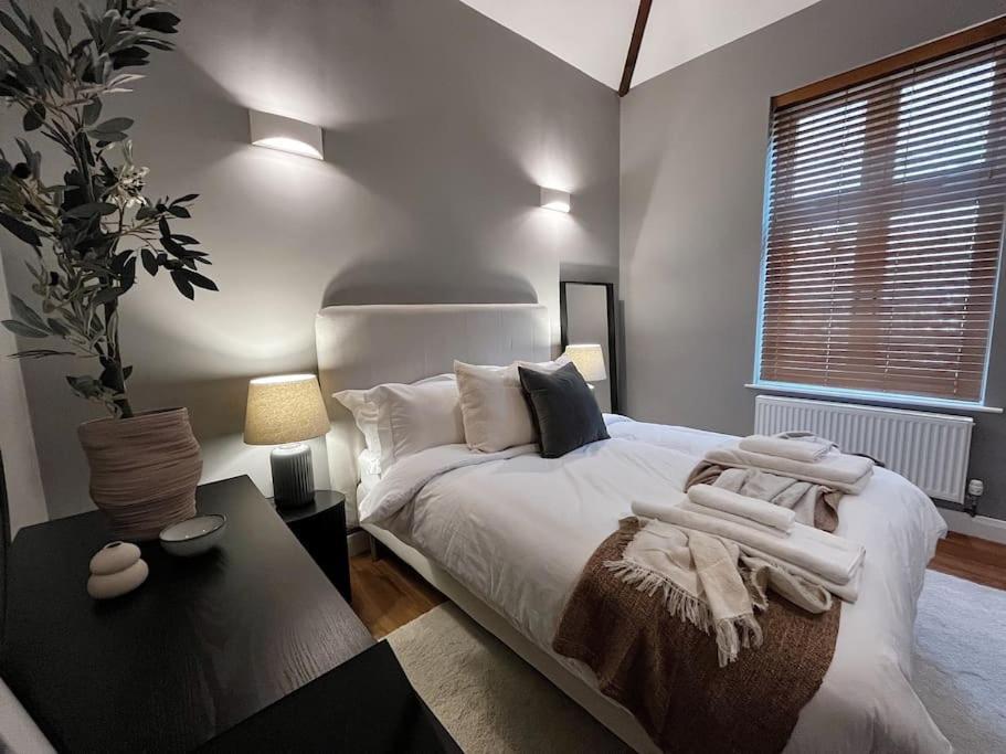 Cosy 2 Bedroom Apartment Todmorden Esterno foto