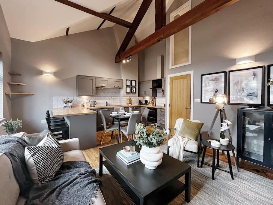 Cosy 2 Bedroom Apartment Todmorden Esterno foto