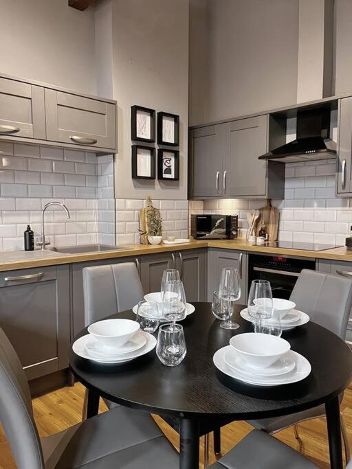 Cosy 2 Bedroom Apartment Todmorden Esterno foto