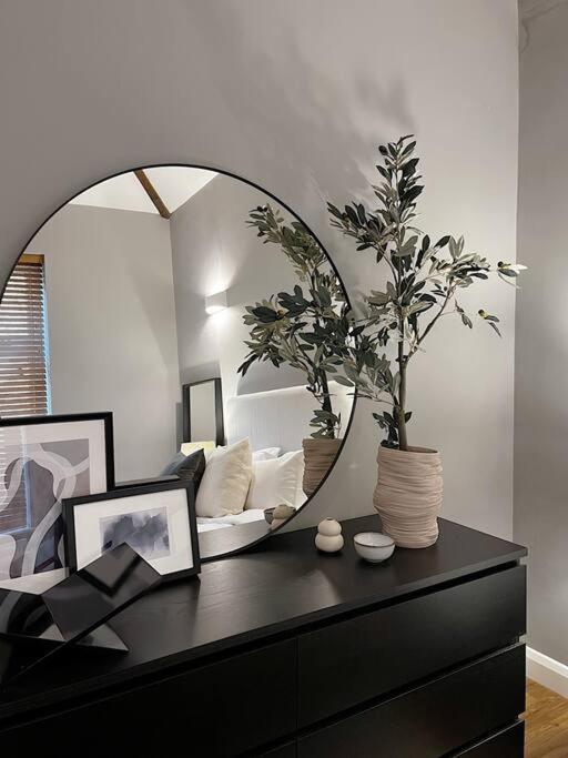 Cosy 2 Bedroom Apartment Todmorden Esterno foto