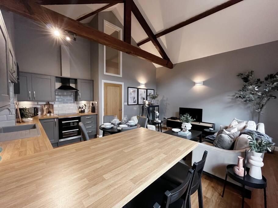 Cosy 2 Bedroom Apartment Todmorden Esterno foto