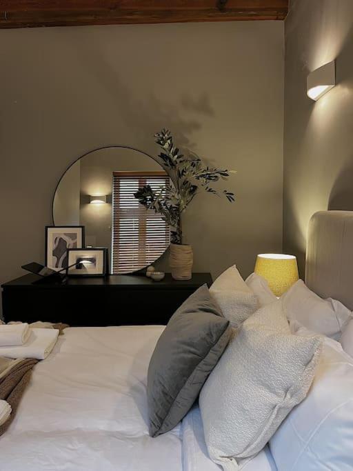Cosy 2 Bedroom Apartment Todmorden Esterno foto