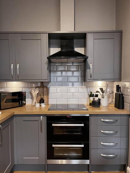 Cosy 2 Bedroom Apartment Todmorden Esterno foto