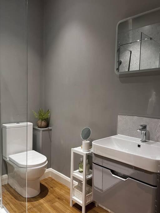Cosy 2 Bedroom Apartment Todmorden Esterno foto